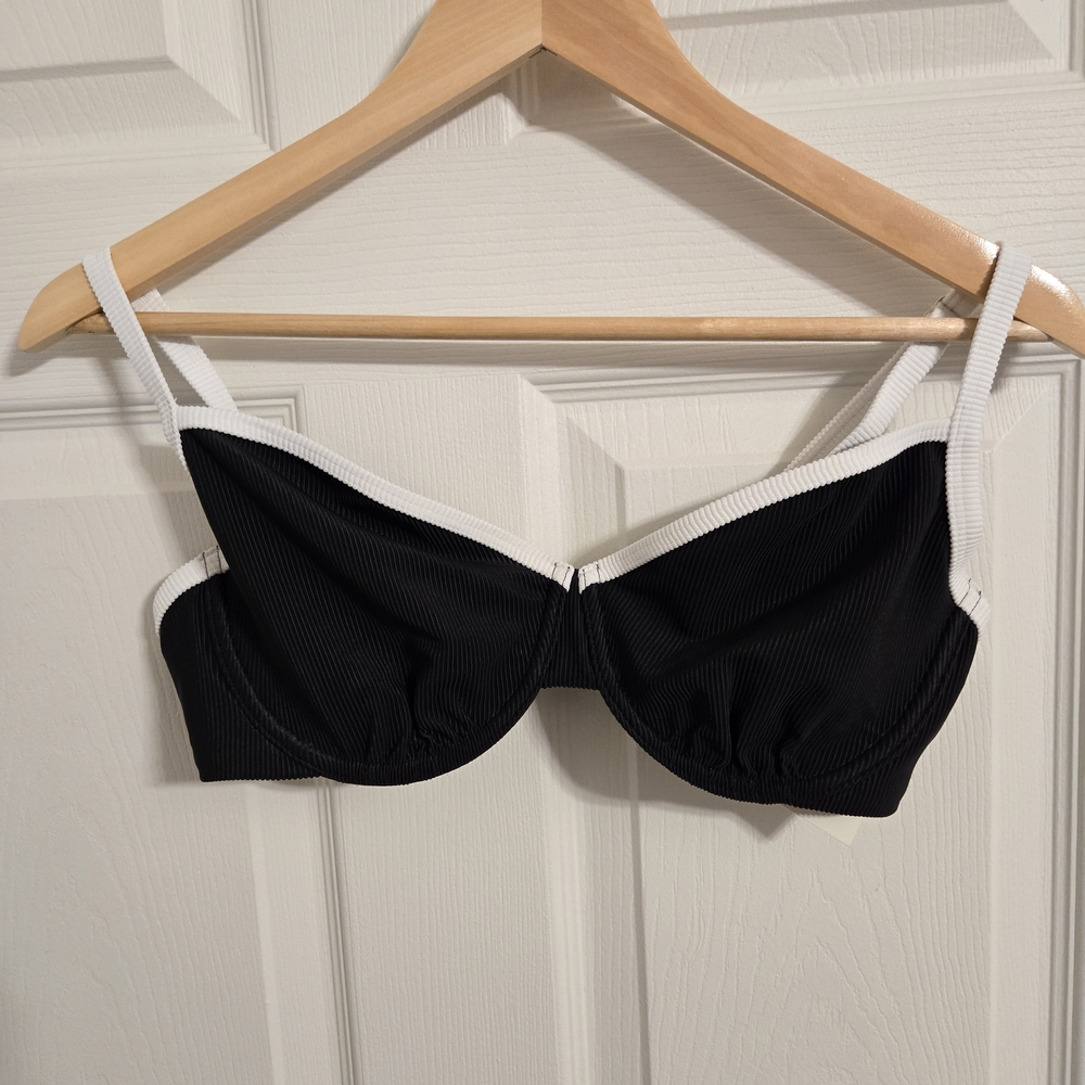 Abercrombie & Fitch Black and White Swim Top curve love